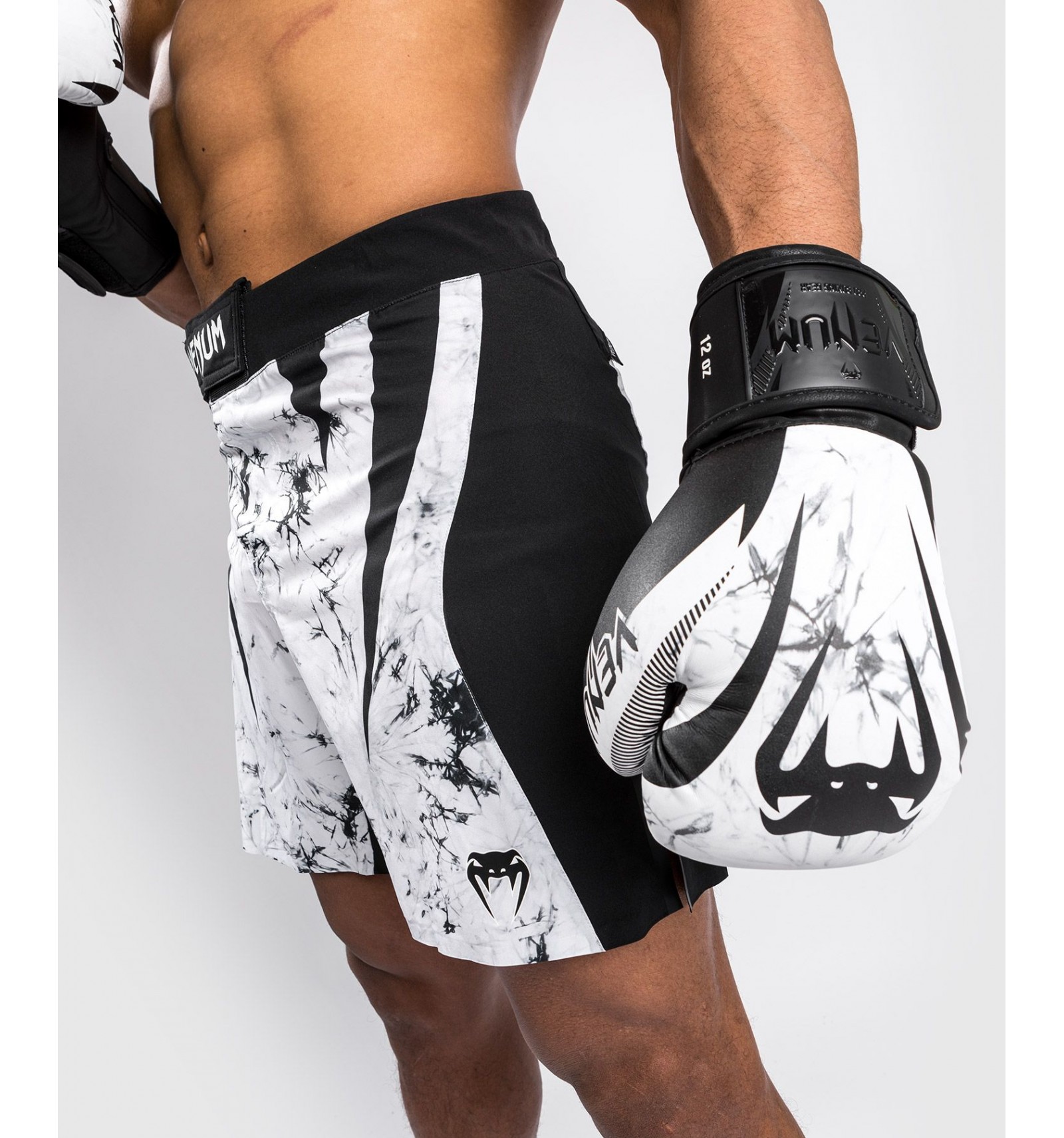 Las mejores ofertas en Venum Negro Pantalones cortos de boxeo y artes  marciales para hombres