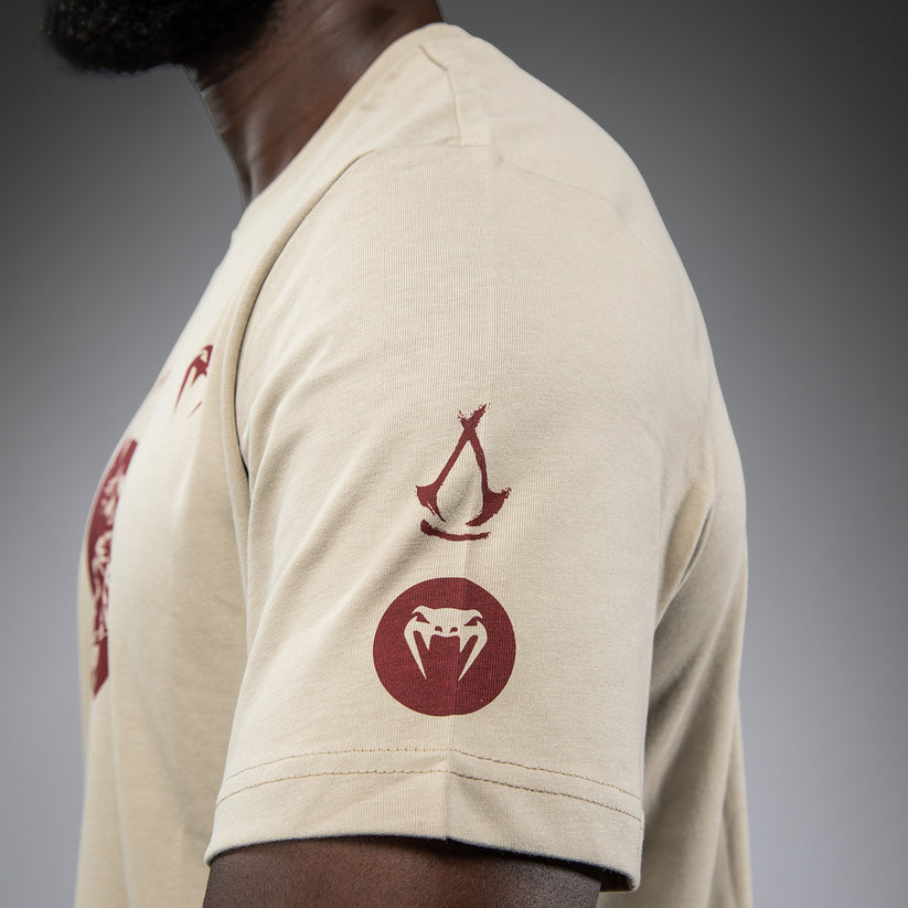 venum polera assassin's creed crema