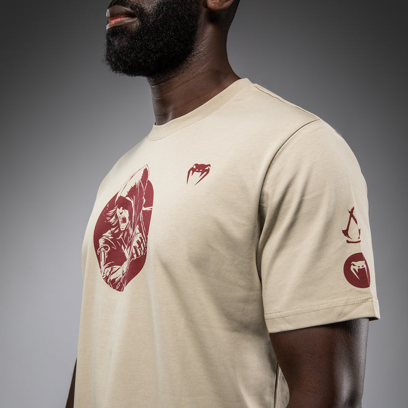 venum polera assassin's creed crema
