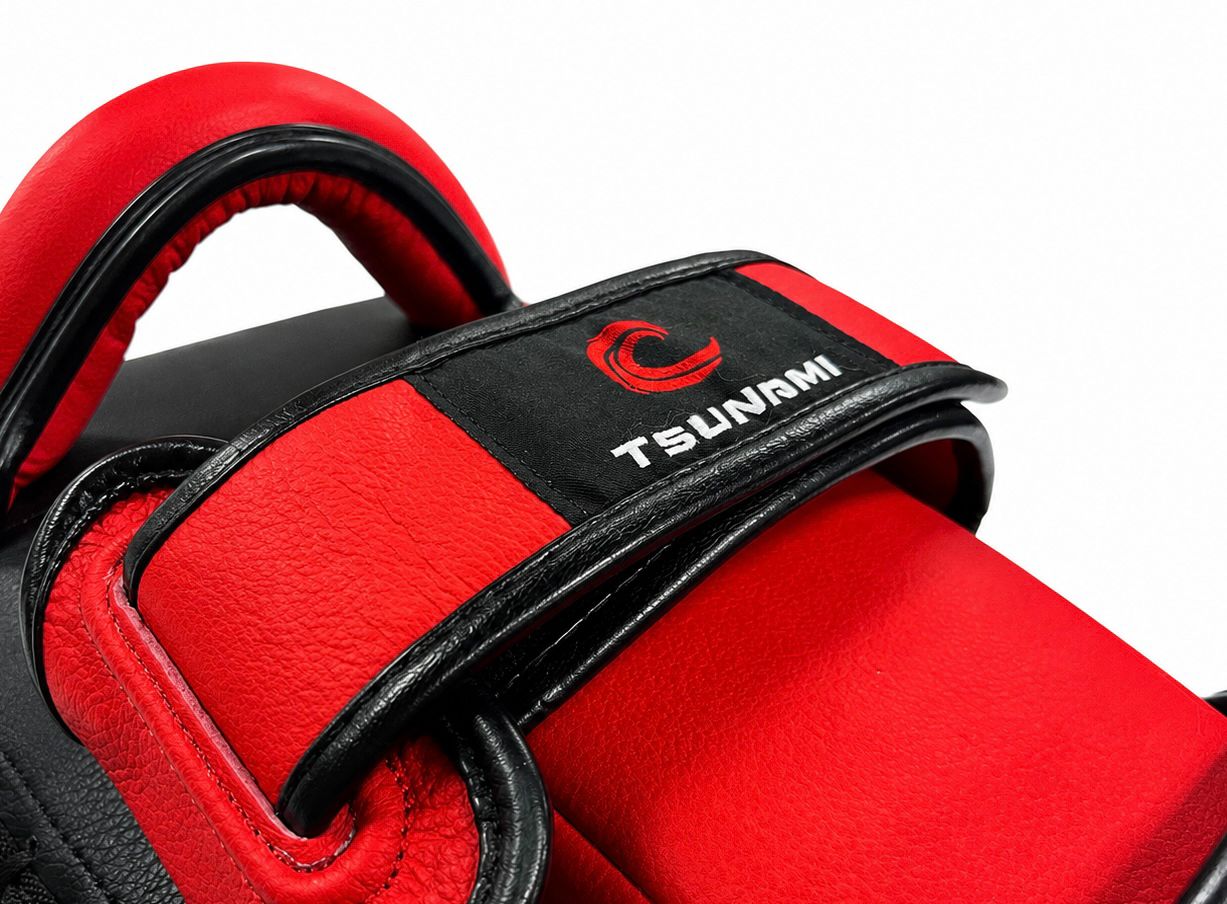 TSUNAMI ESCUDO MUAY THAI PRO BLACK/RED - Imagen 4